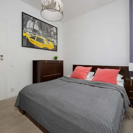 Spacious Near The Airport Parking & Remote Working By Renters Varšava