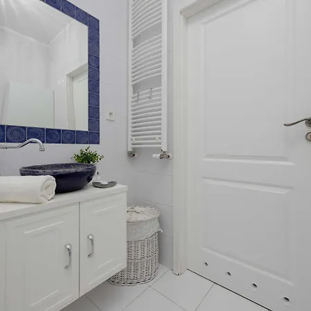 Spacious Near The Airport Parking & Remote Working By Renters Apartmán Varšava