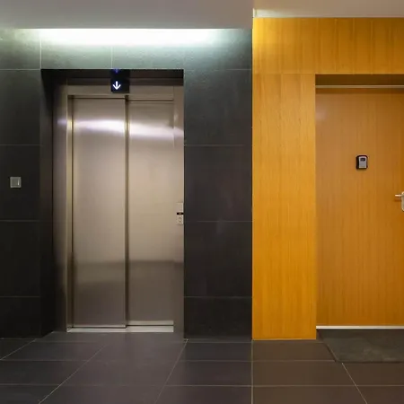 Spacious Near The Airport Parking & Remote Working By Renters * Varšava