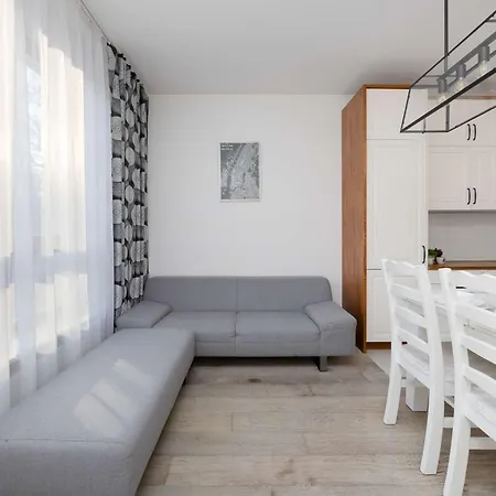 Spacious Near The Airport Parking & Remote Working By Renters وارسو