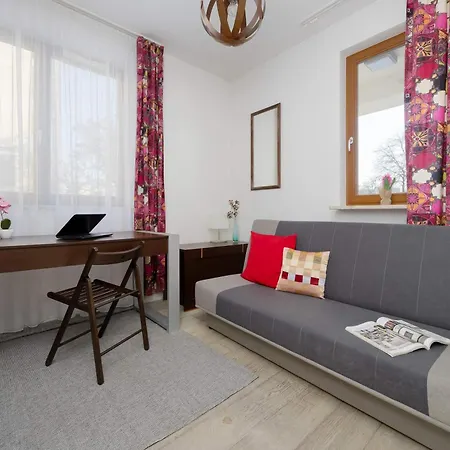 Spacious Near The Airport Parking & Remote Working By Renters شقة وارسو