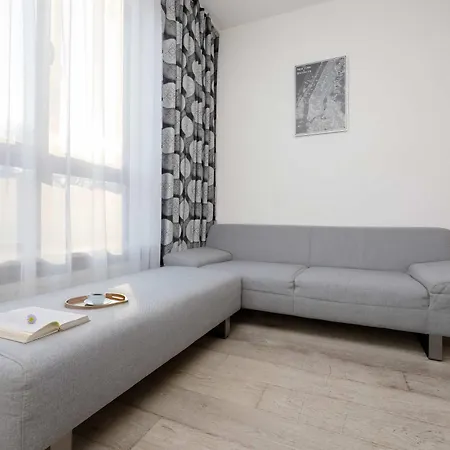 Spacious Near The Airport Parking & Remote Working By Renters شقة *