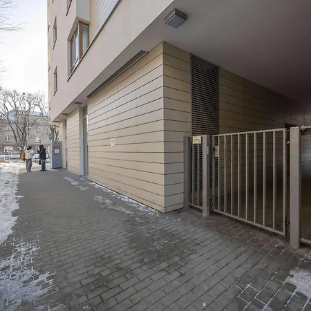 شقة Spacious Near The Airport Parking & Remote Working By Renters وارسو
