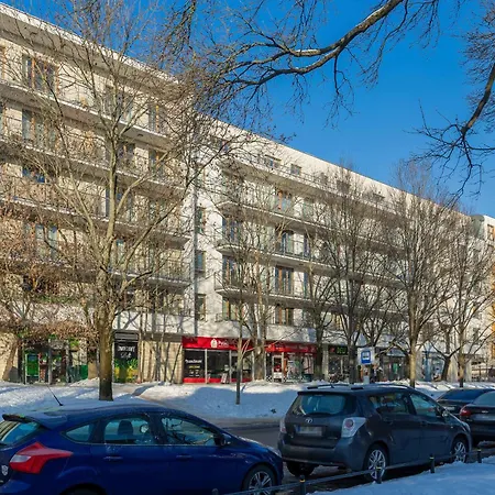 Spacious Near The Airport Parking & Remote Working By Renters *