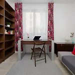 Spacious Near The Airport Parking & Remote Working By Renters *