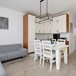 Spacious Near The Airport Parking & Remote Working By Renters Apartment Warsaw