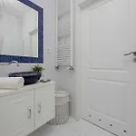 Spacious Near The Airport Parking & Remote Working By Renters Apartment Warsaw