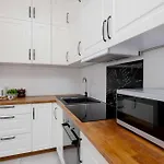 Διαμέρισμα Spacious Near The Airport Parking & Remote Working By Renters Βαρσοβία