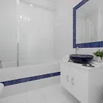 Spacious Near The Airport Parking & Remote Working By Renters Διαμέρισμα