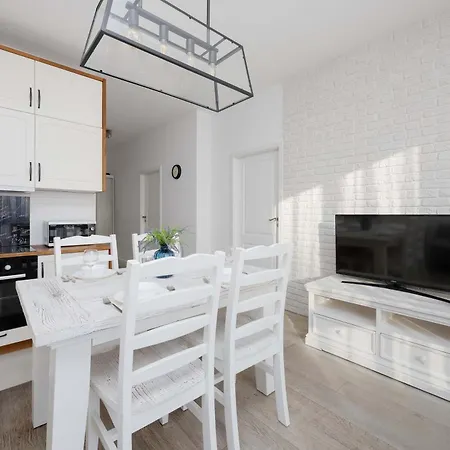 Апартаменты Spacious Near The Airport Parking & Remote Working By Renters Варшава