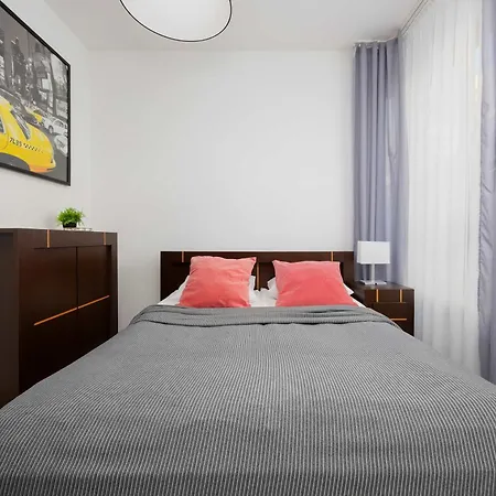 Spacious Near The Airport Parking & Remote Working By Renters