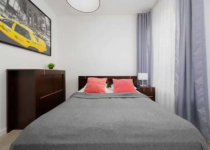 Spacious Near The Airport Parking & Remote Working By Renters