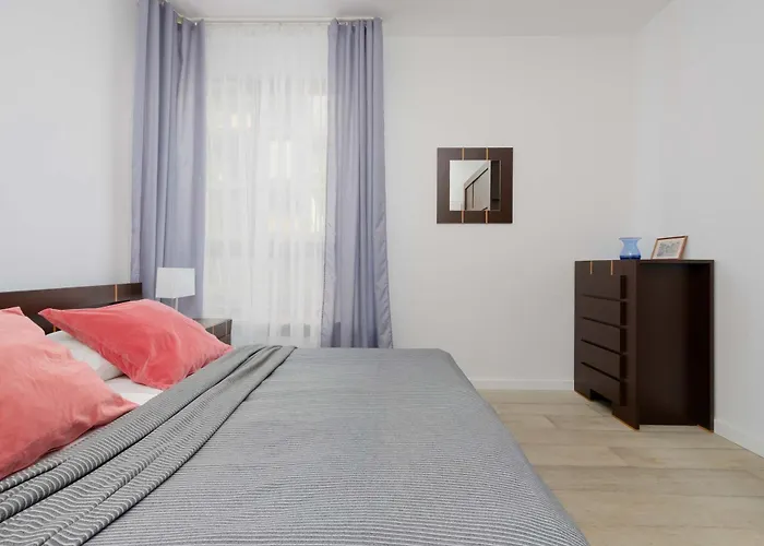 Spacious Near The Airport Parking & Remote Working By Renters * Varsovie