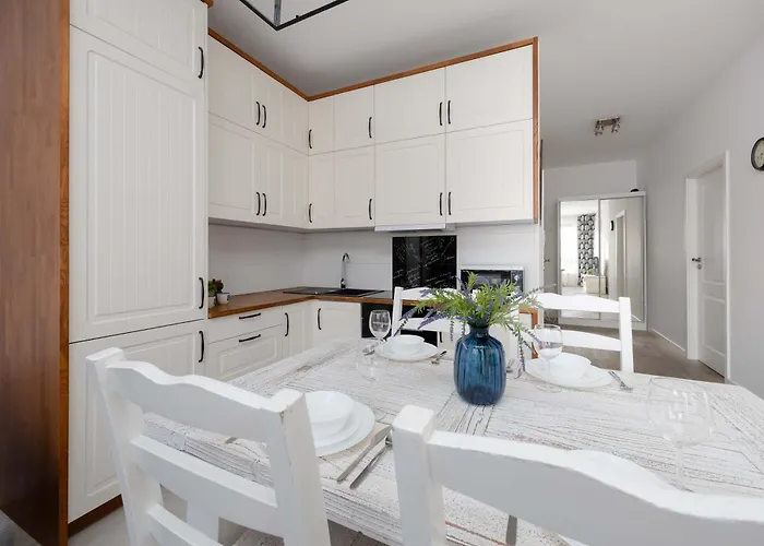 Spacious Near The Airport Parking & Remote Working By Renters Appartement