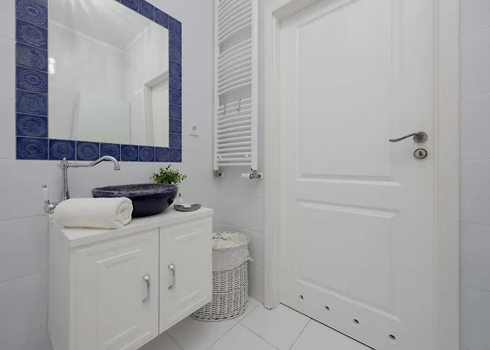 Spacious Near The Airport Parking & Remote Working By Renters Apartamento Varsóvia