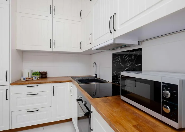 Apartamento Spacious Near The Airport Parking & Remote Working By Renters Varsóvia