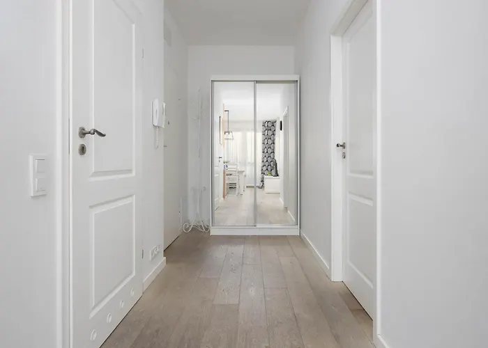 Spacious Near The Airport Parking & Remote Working By Renters Apartamento