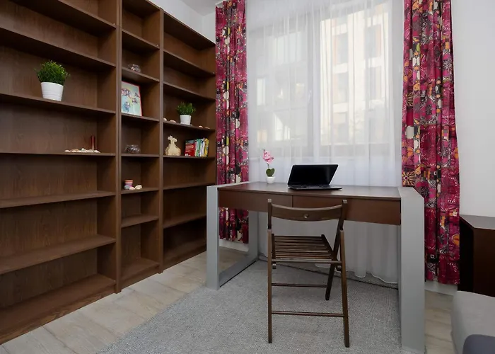 Daire Spacious Near The Airport Parking & Remote Working By Renters