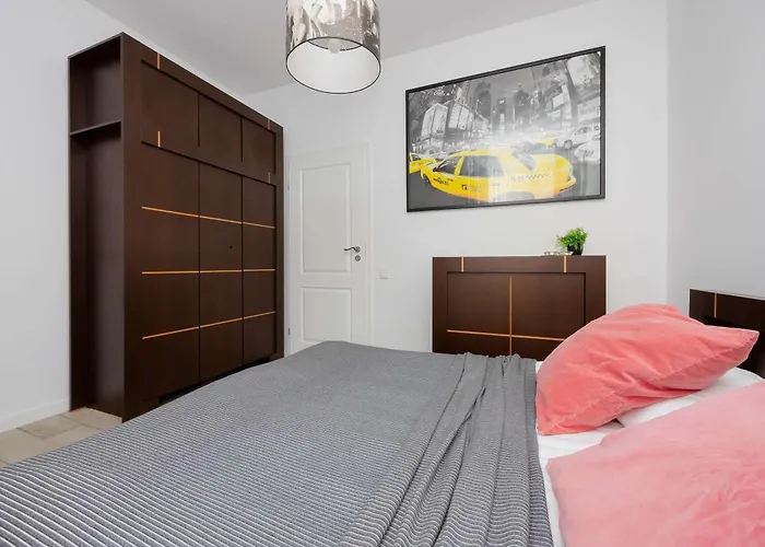 Spacious Near The Airport Parking & Remote Working By Renters